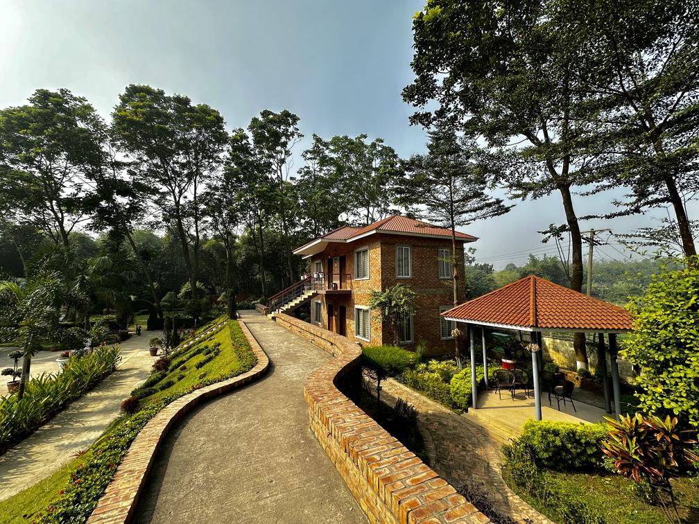 Shymoli & Dipali Pool Cottage Suites